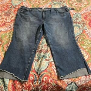 Women’s stretch raw hem jeans